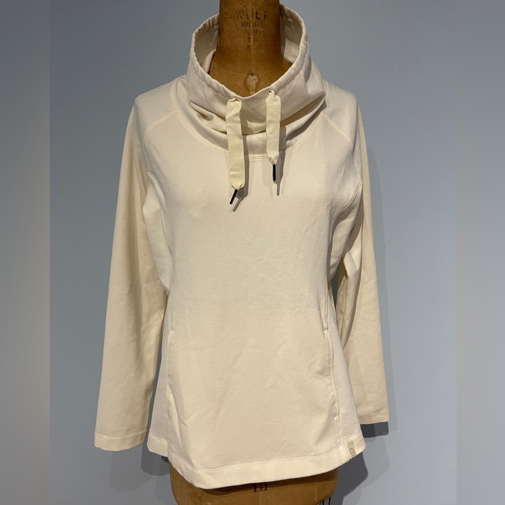 Mountain Hardware Top